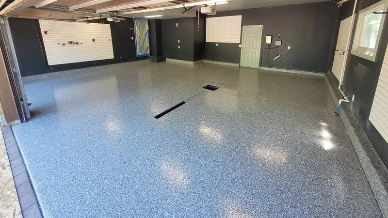 full flake with polyaspartic topcoat in a garage